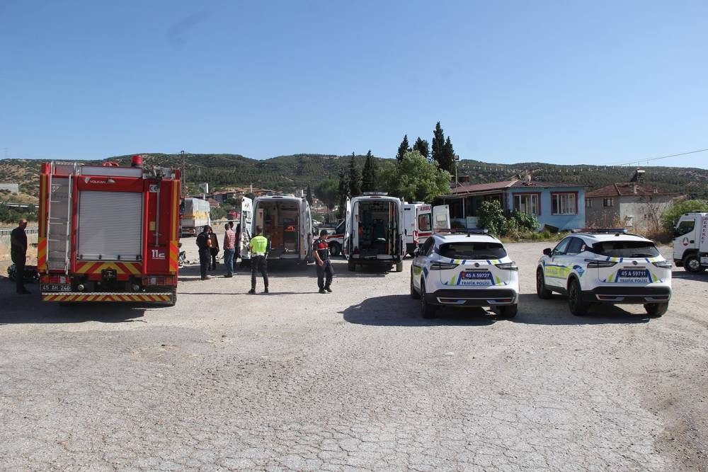 Manisa'da katliam gibi kaza! Baba ve 3 çocuğu hayatını kaybetti