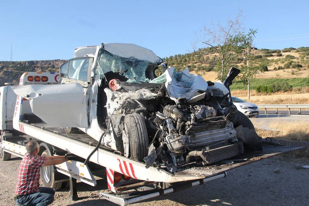 Manisa'da katliam gibi kaza! Baba ve 3 çocuğu hayatını kaybetti