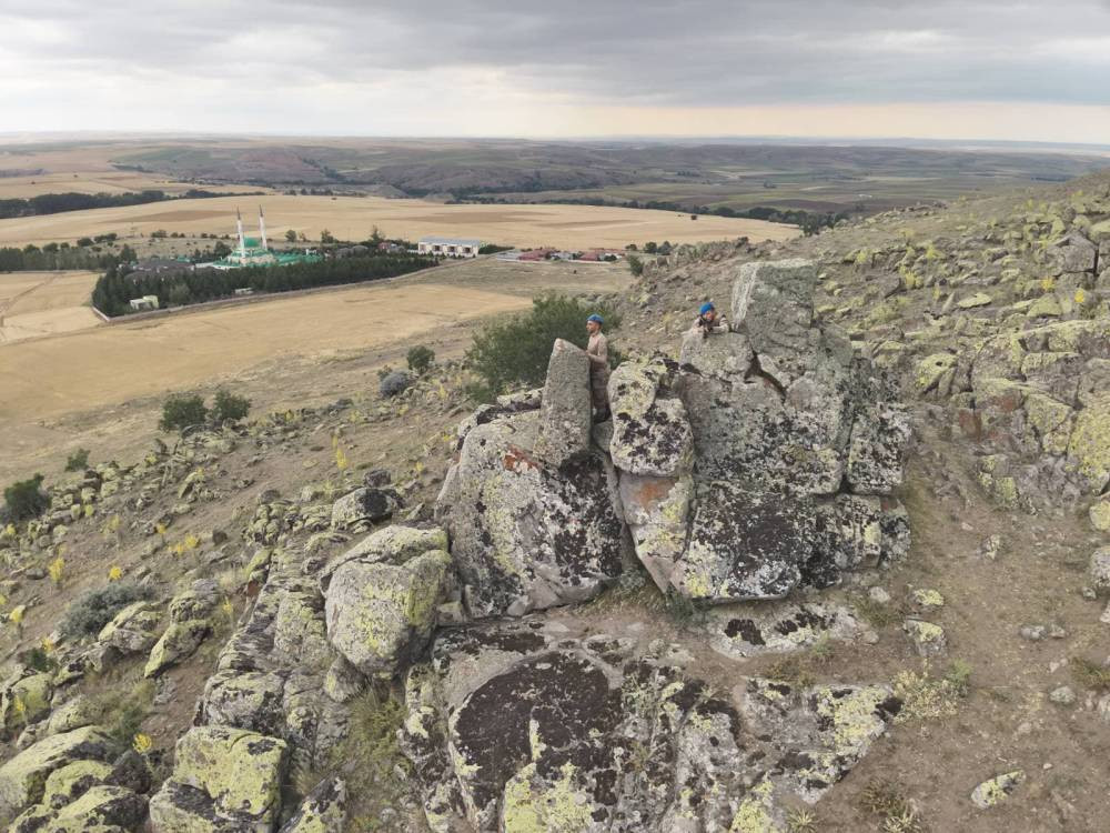 Timler şüpheliyi yakalamak için günlerce takip etti: Tarlaları ateşe vermişti