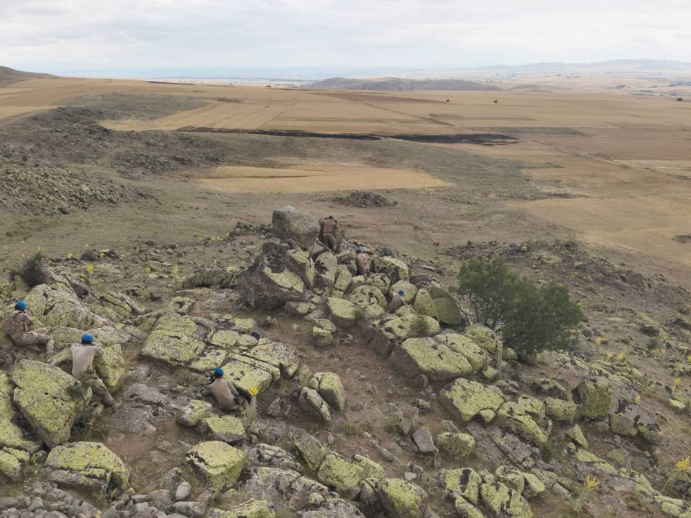 Timler şüpheliyi yakalamak için günlerce takip etti: Tarlaları ateşe vermişti