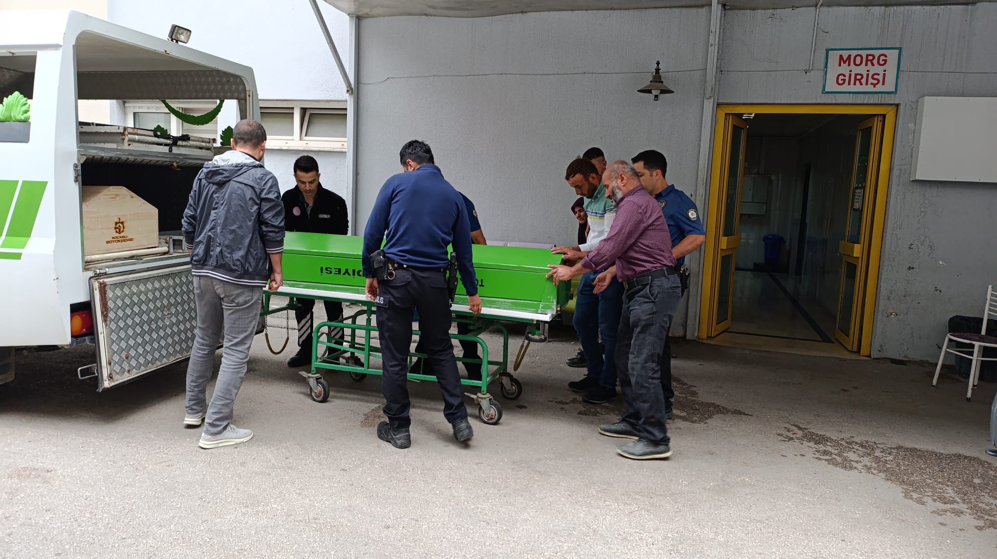 cezaevinden-ciktiktan-2-gun-sonra-esini-798315-236302.jpg