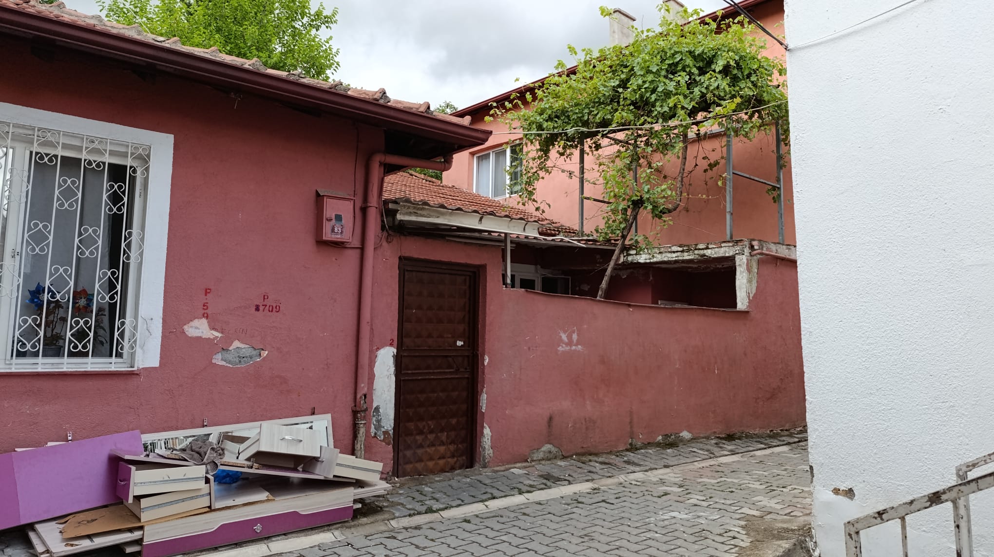 cezaevinden-ciktiktan-2-gun-sonra-esini-798319-236302.jpg