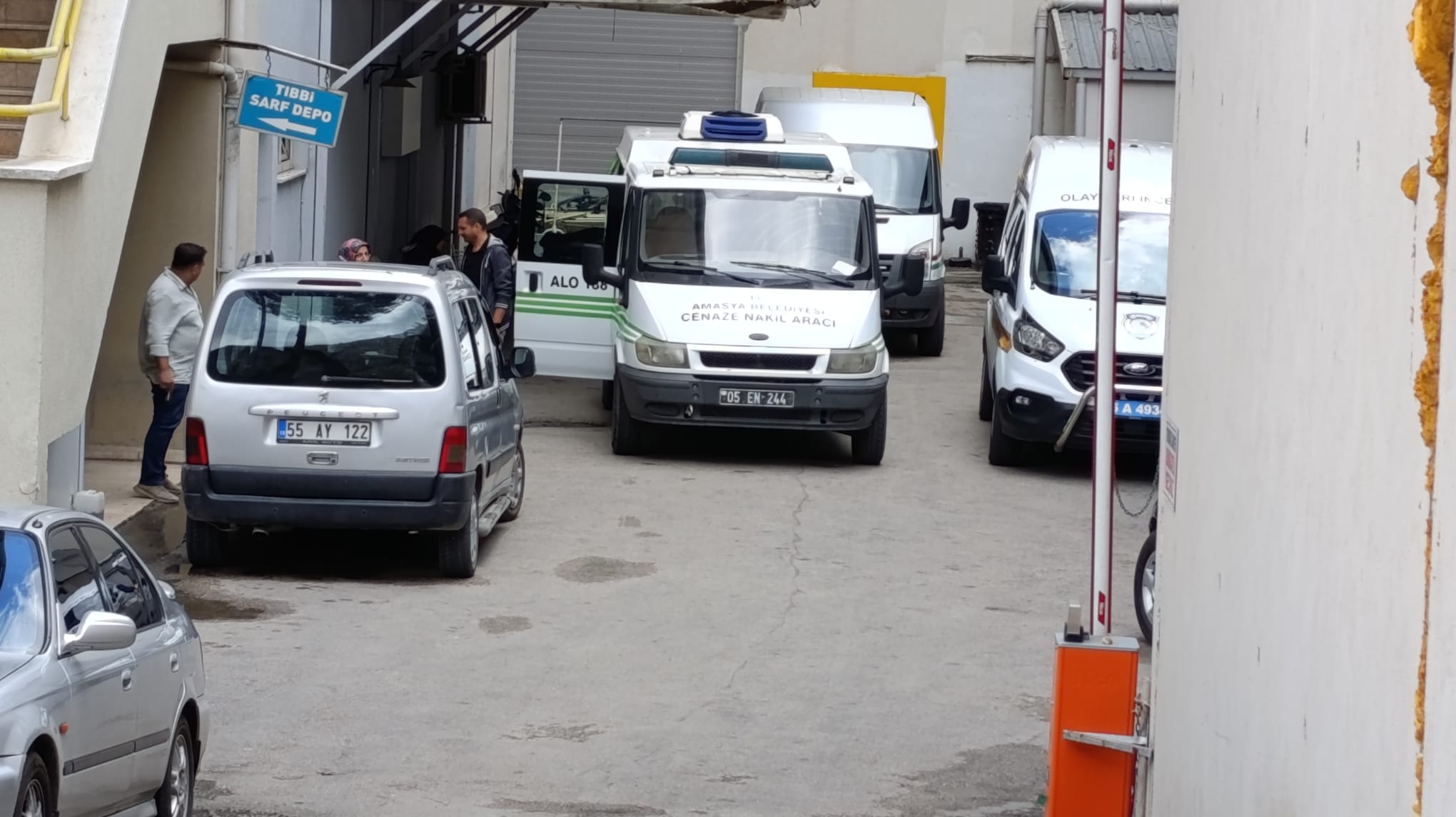 cezaevinden-ciktiktan-2-gun-sonra-esini-798320-236302.jpg