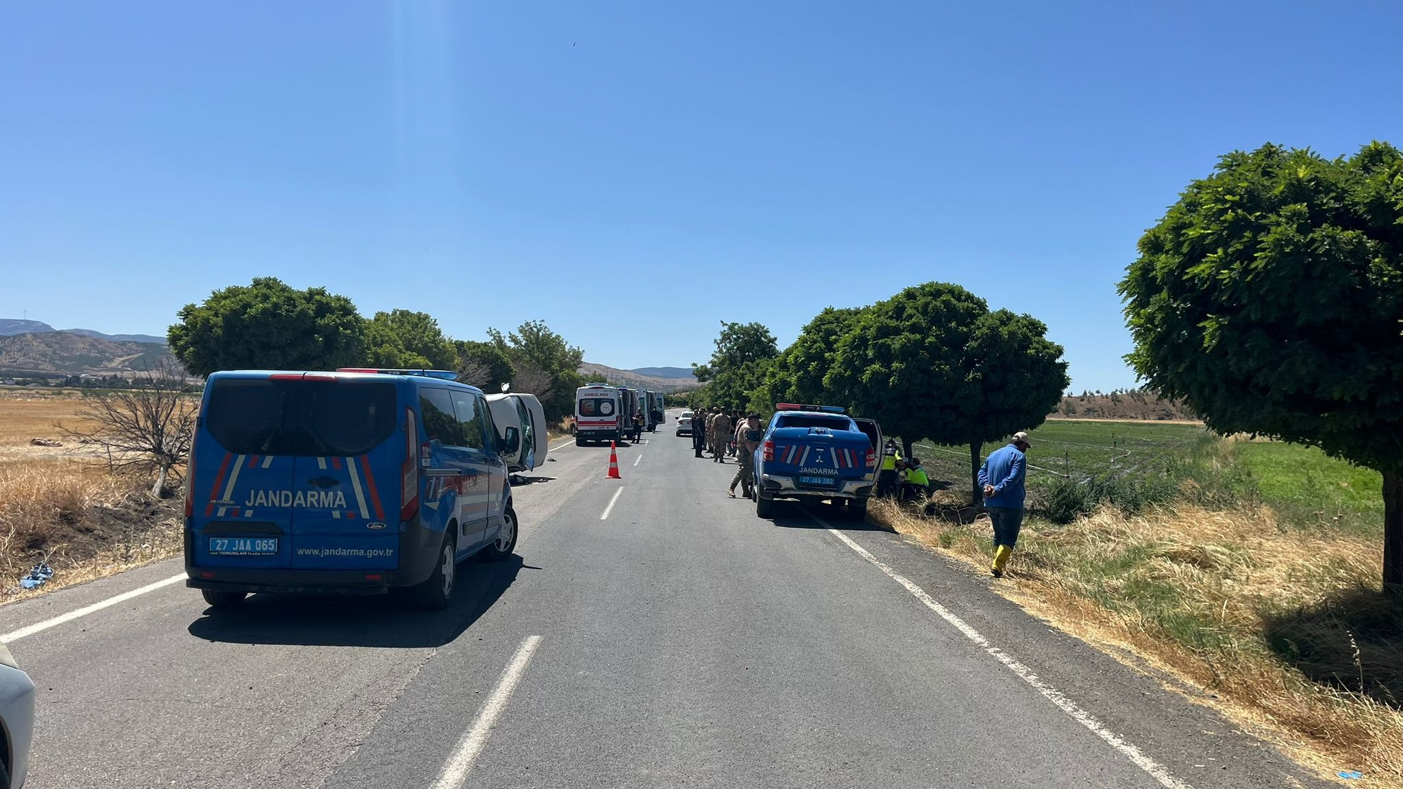 kaza-sonrasi-arbede-4-jandarma-hafif-ya-799027-236489.jpg