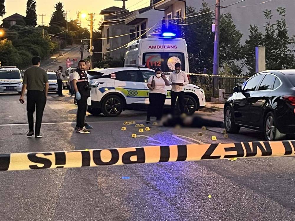 Sokak ortasında kanlı hesaplaşma! Baba ve oğlu cinayete kurban gitti