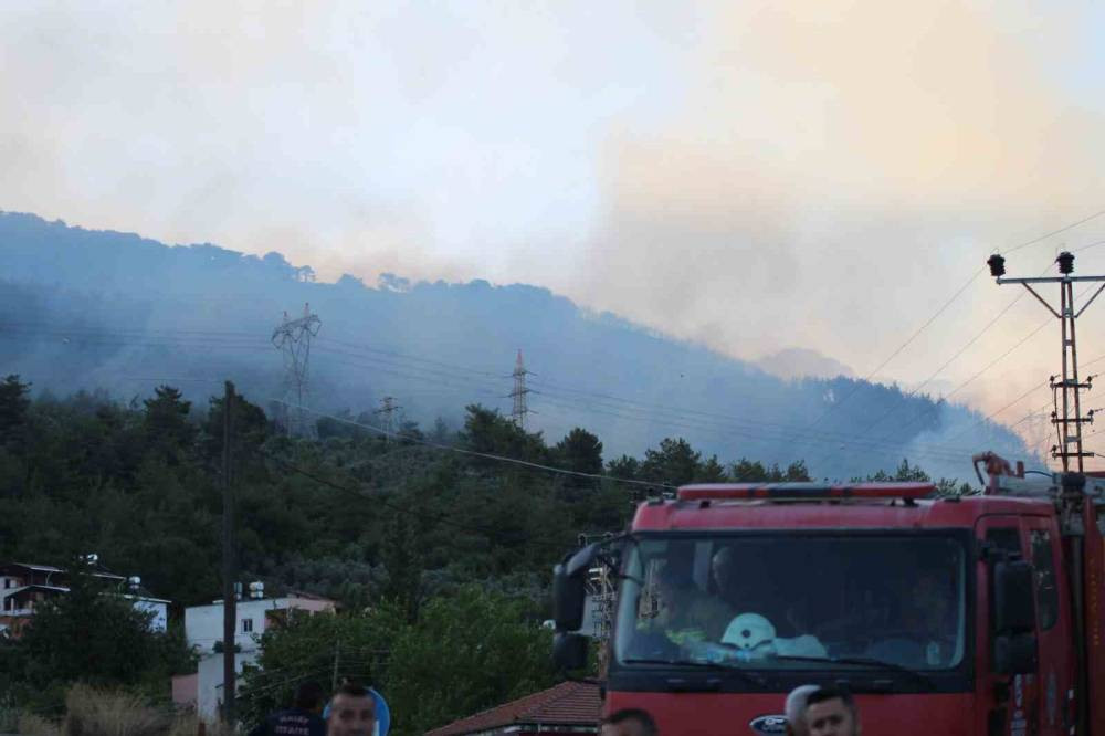 Hatay’da orman yangınına havadan müdahale!