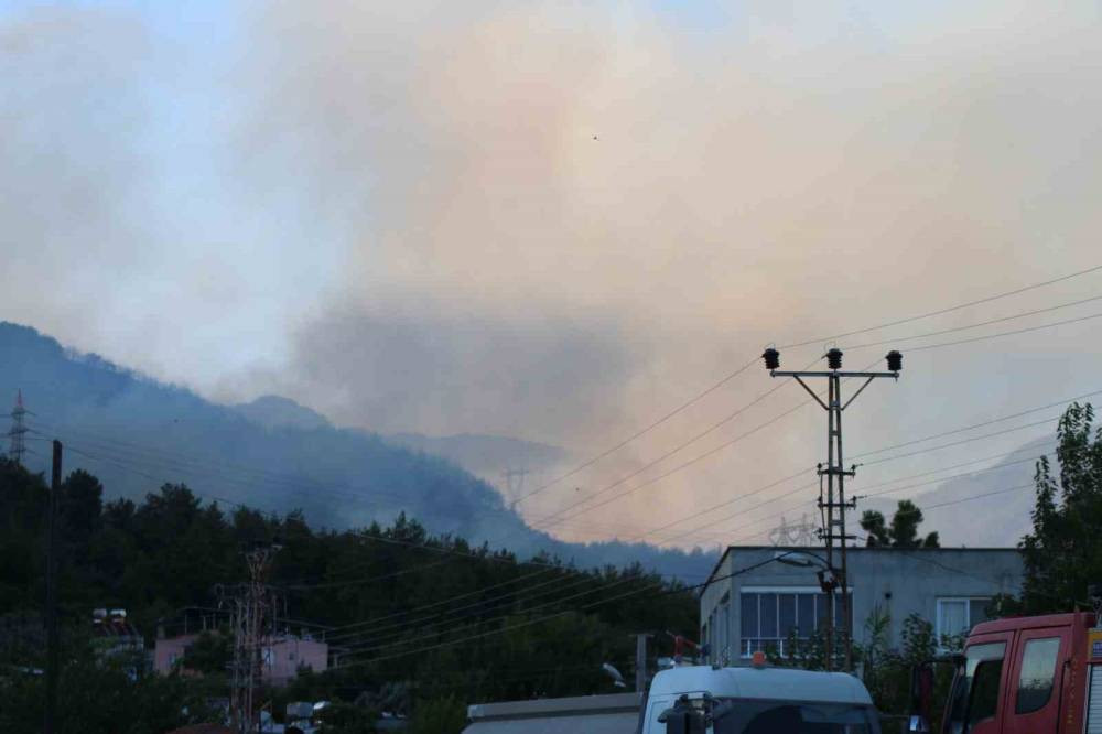 Hatay’da orman yangınına havadan müdahale!
