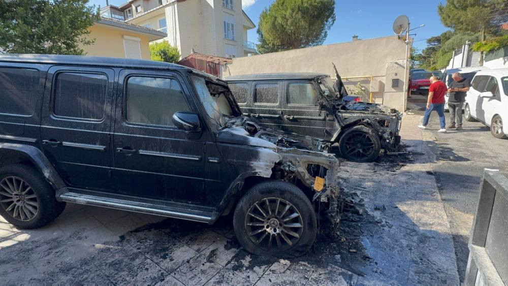 Sosyete semtinde kundakçı terörü! 30 milyonluk cipler cayır cayır yakıldı