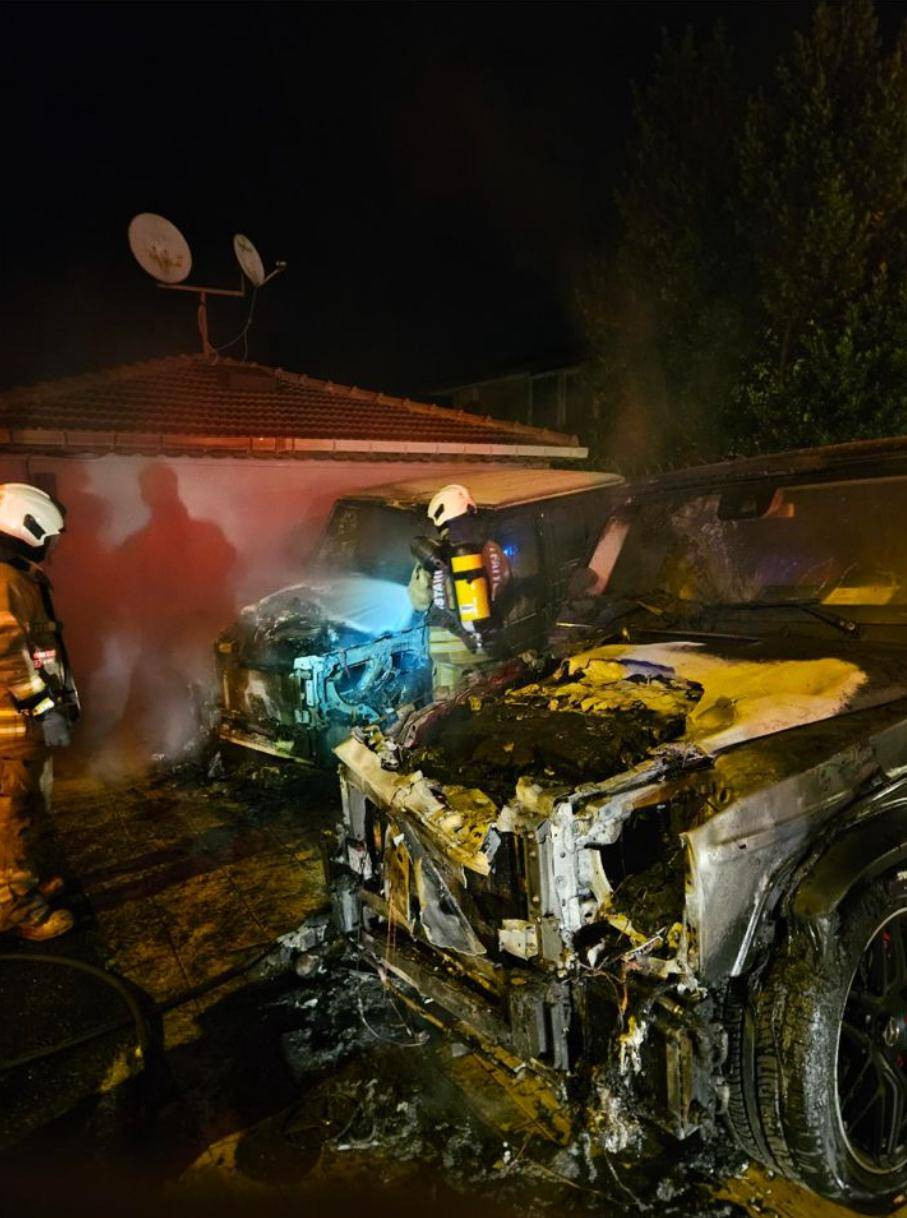 Sosyete semtinde kundakçı terörü! 30 milyonluk cipler cayır cayır yakıldı