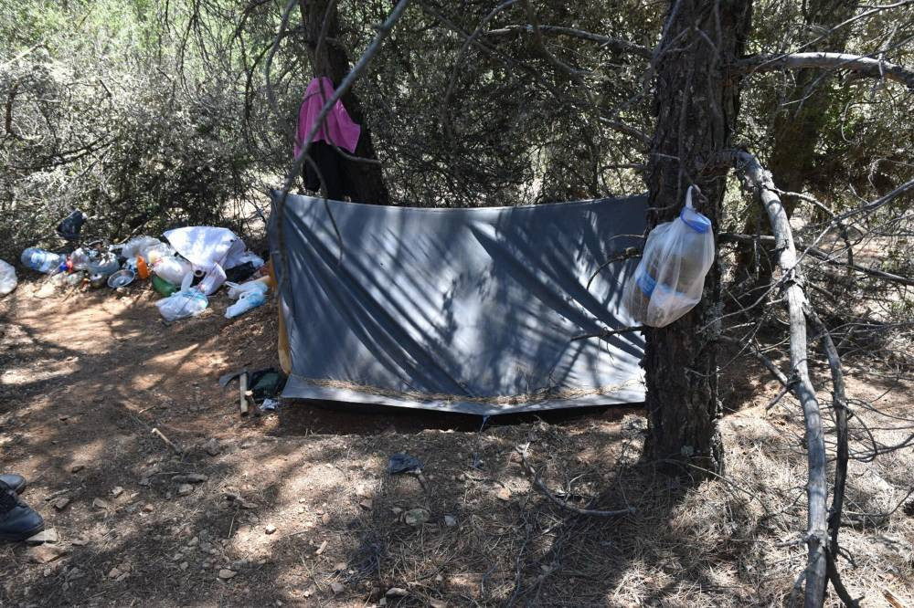 Suç makinesini komandolar yakaladı! Dağda Robinson Crusoe hayatı yaşadı: Sulama sistemi ve ayı kapanı tuzağı kurdu