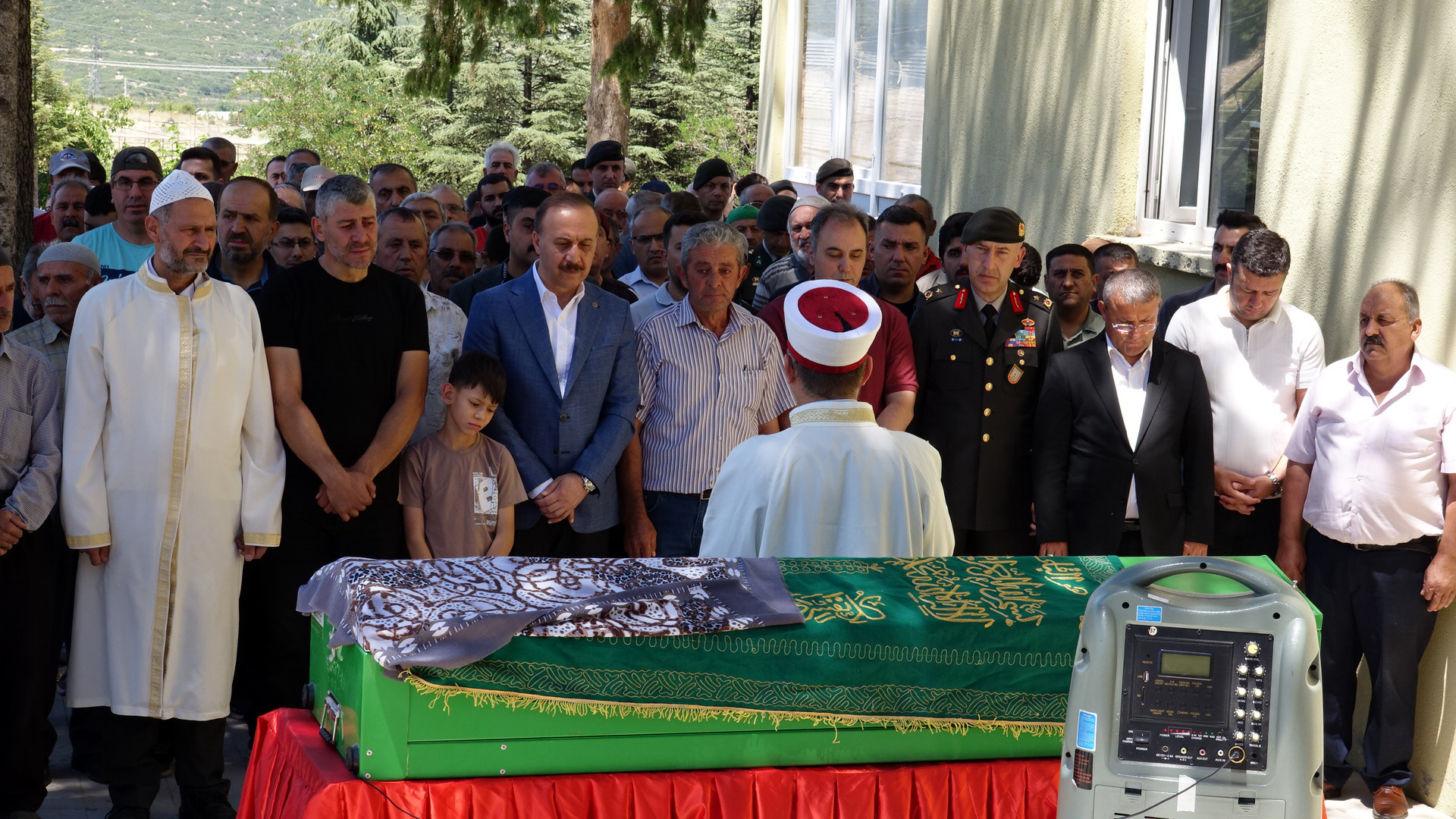 sehit-annesinin-vasiyeti-yerine-getirildi-sevincbey-koyunde-duygusal-toren-yenicag-1.jpg