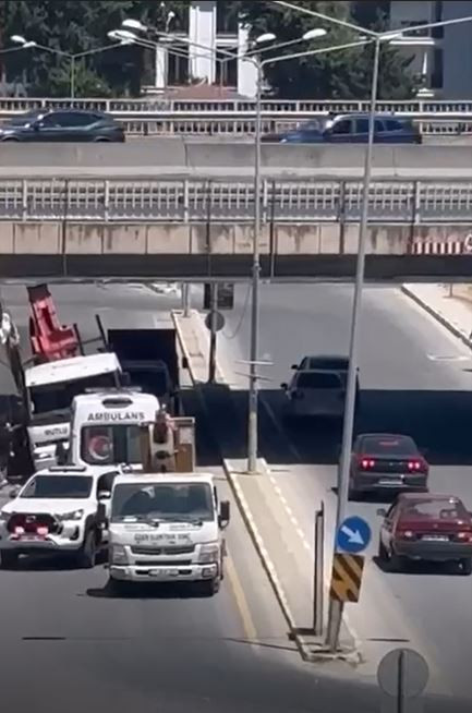 tir-alt-gecide-takildi-trafik-felc-oldu-yenicag-3.jpg