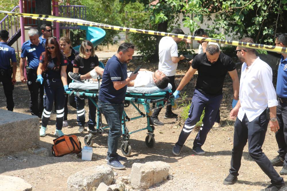 Çocuk parkında dehşet! Alacak verecek meseli kanlı bitti
