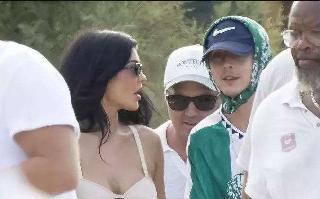 jenner-ve-chalamet-saint-tropezde-paparazzilere-yakalandi-yenicag-1.jpg