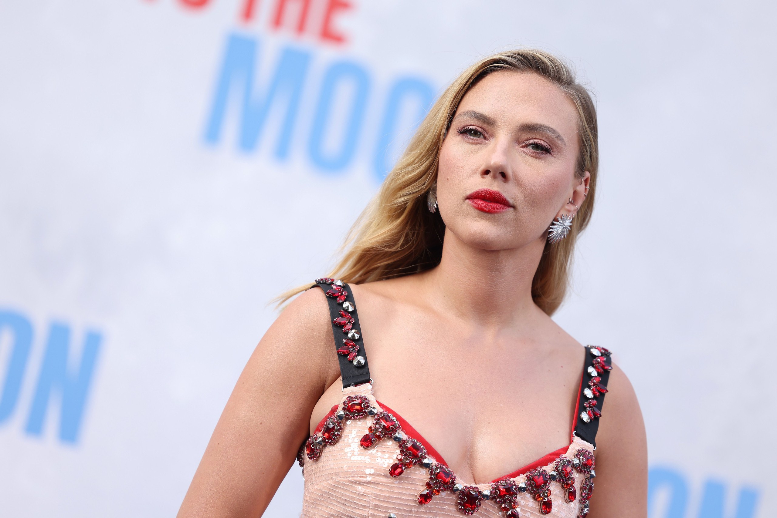 scarlett-johansson-hollywoodun-gise-kralicesi-oldu-marvel-efsanelerini-geride-birakti-yenicag-6.jpg
