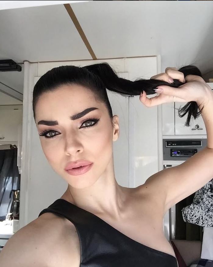 merve-bolugurun-havuz-pozlari-begeni-rekoru-kirdi-ask-i-memnu-itirafi-cok-konusulmustu-yenicag-17.jpg