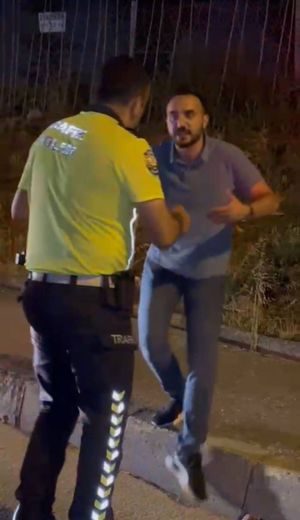 Polisin sabır testi! Sürücünün verdiği cevap şoke etti