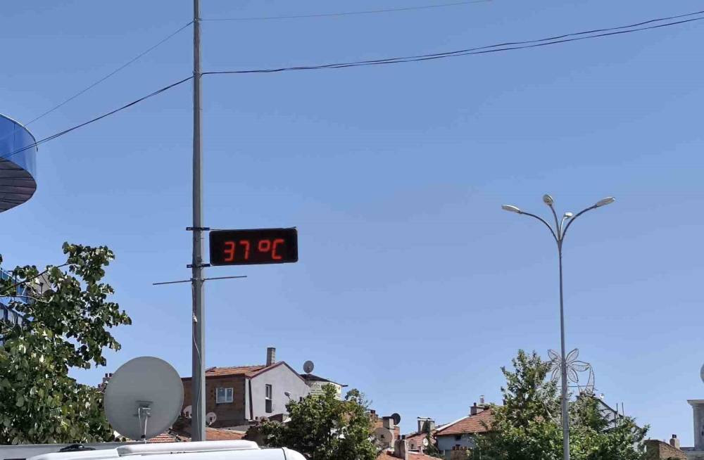 Termometreler 38 dereceyle yaktı!