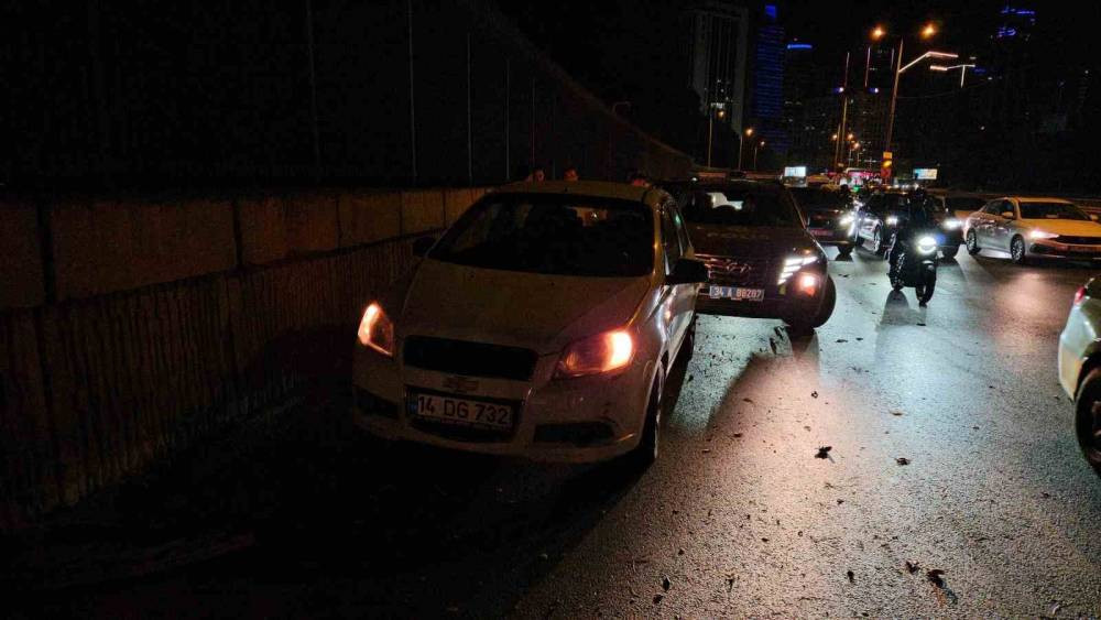 Trafikte makas atarak terör estirdi! Yaralılar var