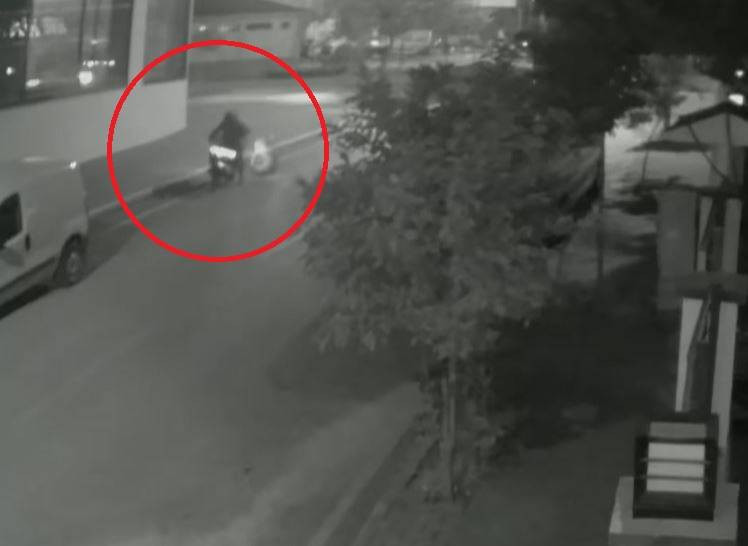 Adana’da kapkaç dehşeti! Kadın metrelerce sürüklendi