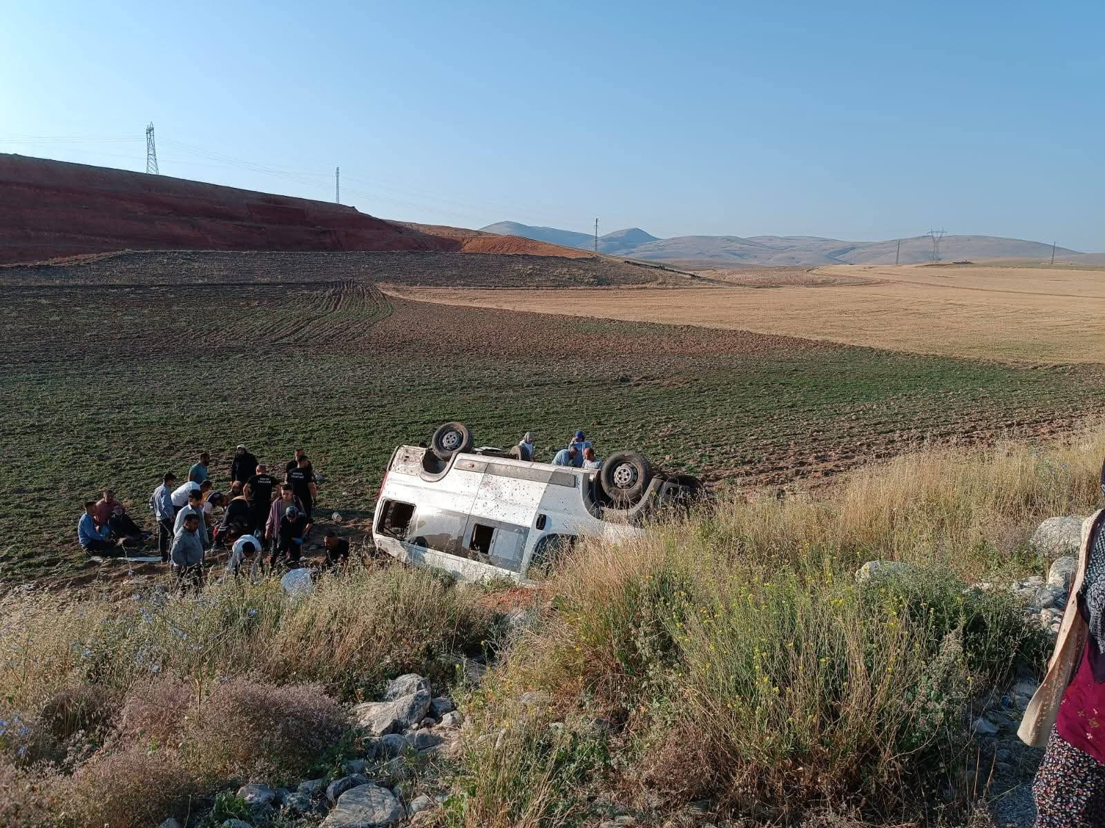 tarim-iscilerini-tasiyan-minibus-devrild-809700-239786.jpg