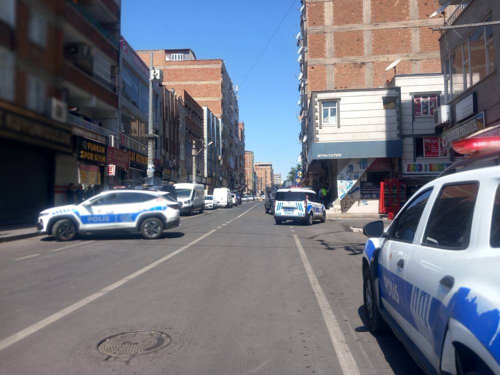 Diyarbakır’da şok saldırı! Polislere pompalı tüfekle ateş etti