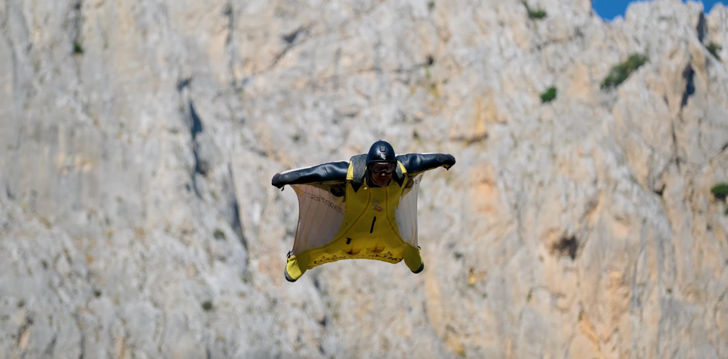 hizi-220-kilometreye-ulasan-wingsuit-atl-811659-240363.jpg