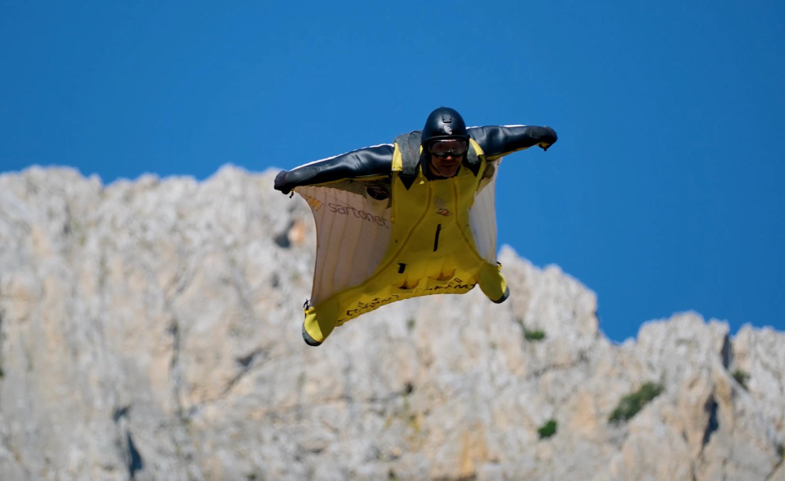 hizi-220-kilometreye-ulasan-wingsuit-atl-811660-240363.jpg