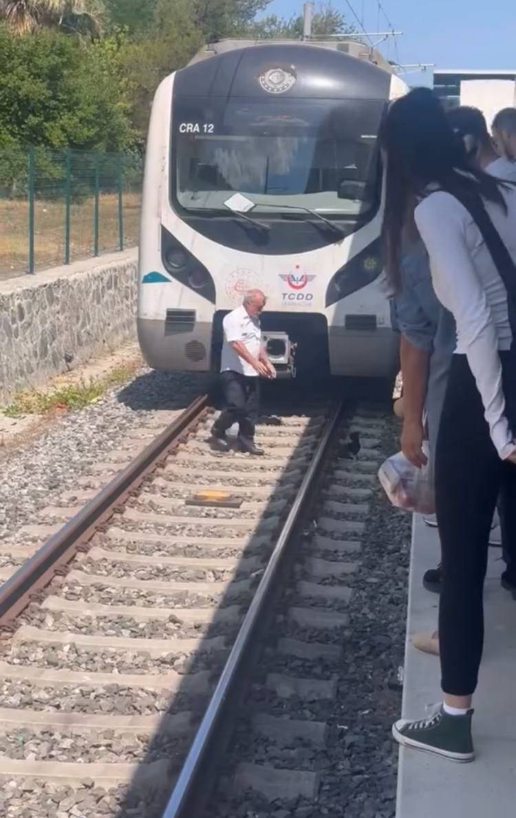 Makinist onu görünce ani frene bastı! Marmaray’da sefer durdu