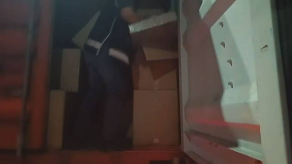 Polis TIR'ı durdurdu! Milyonluk ürünler ele geçirildi!