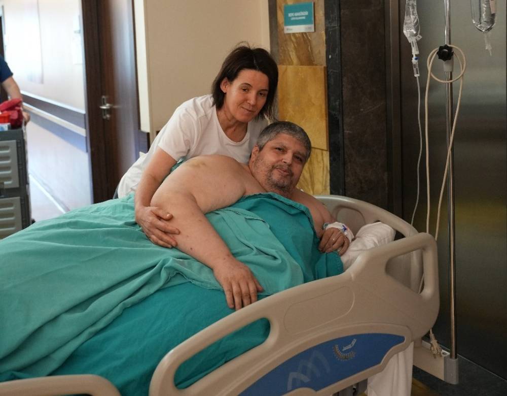 310 kiloluk hasta, sedyede geldiği hastaneden yürüyerek çıktı