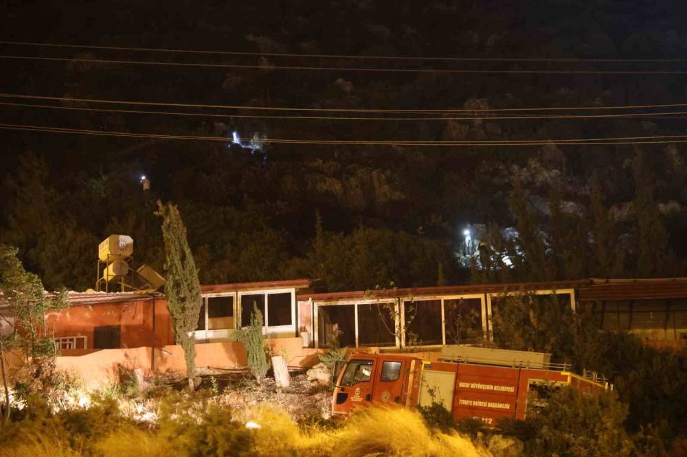 Aşk ateşi gerçek oldu! Evlilik teklifi yangına neden oldu