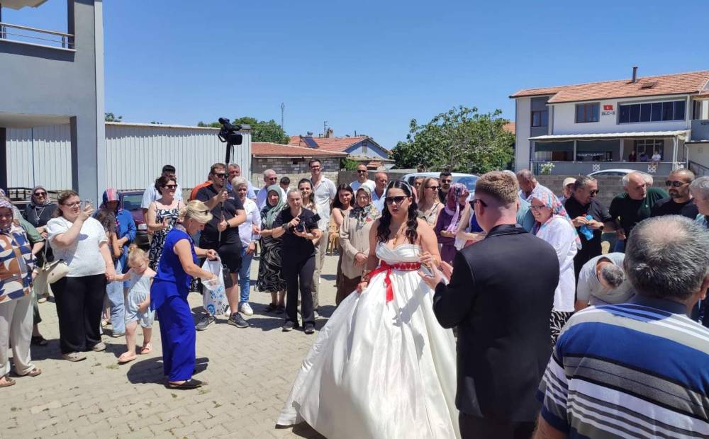 Çiftçilerden traktörle düğün şöleni!