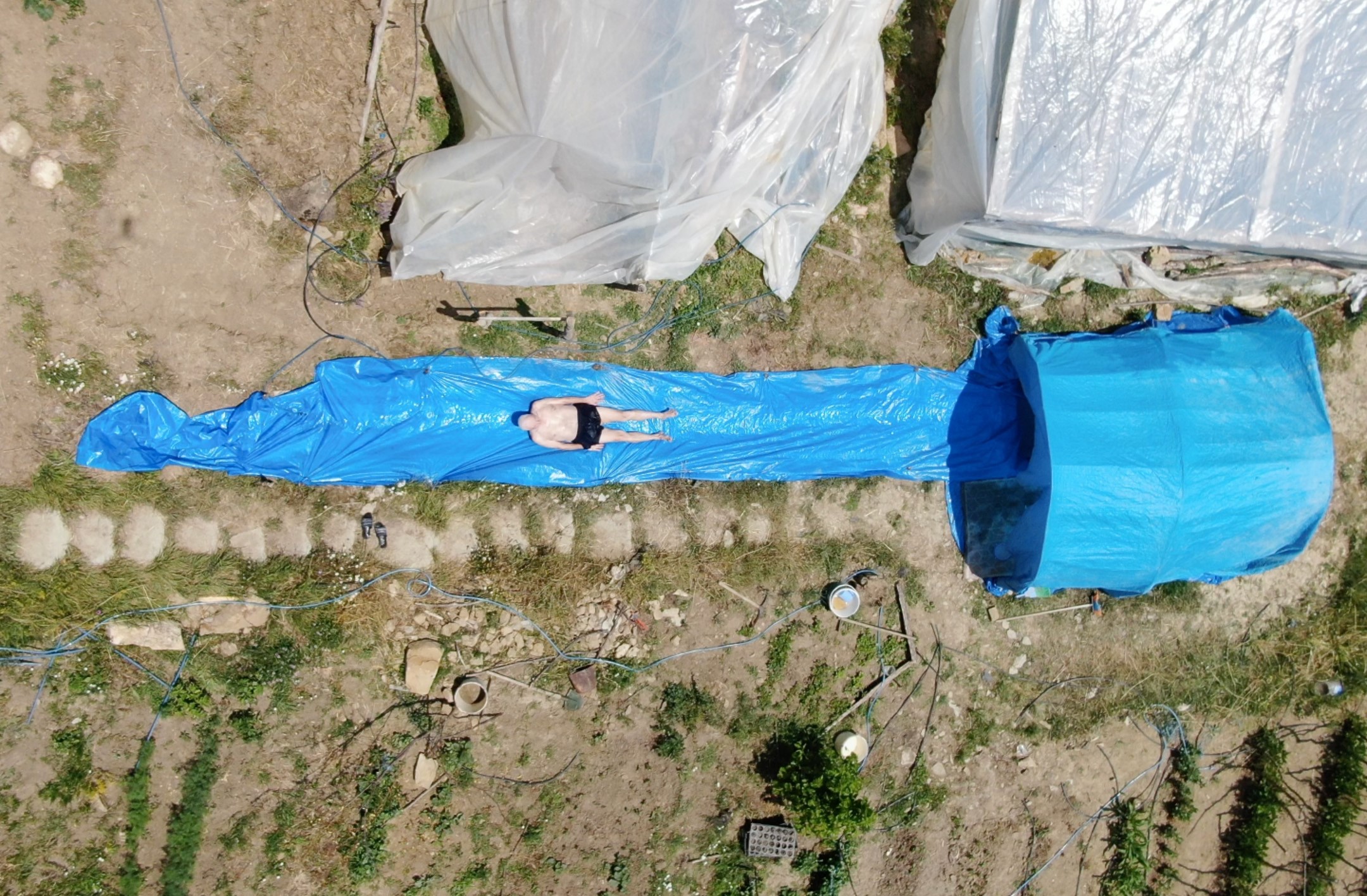 dededen-yaz-sicagina-zekice-fikir-torunu-icin-koyde-aquapark-yapti-15-milyon-izlendi-yenicag-6.jpg