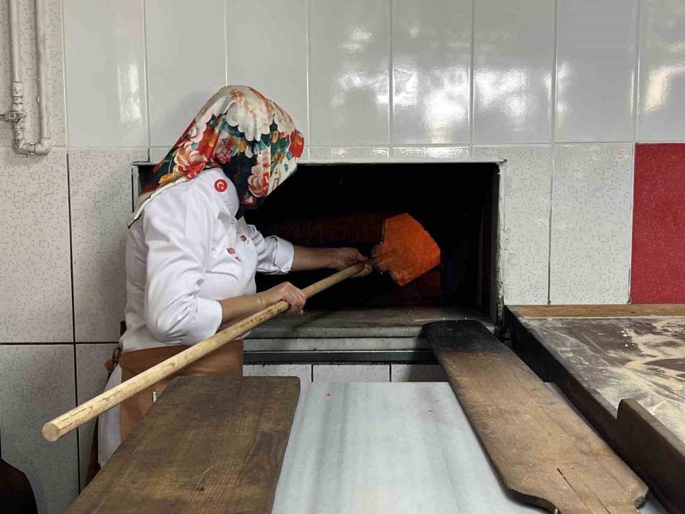 Etli ekmek kadın ustanın elinde lezzet buluyor