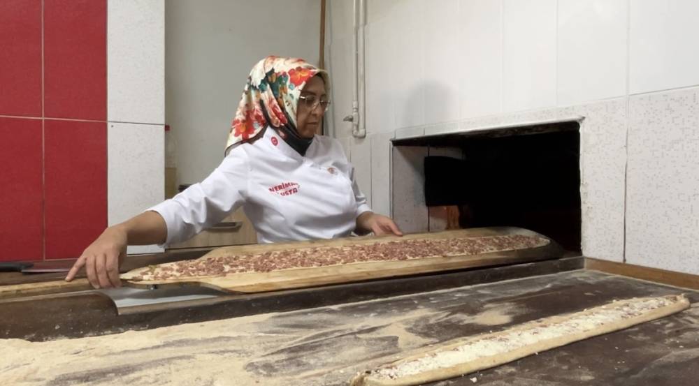 Etli ekmek kadın ustanın elinde lezzet buluyor