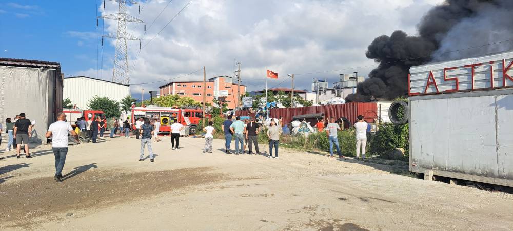 Geri dönüşüm tesisinde büyük yangın: Ordu itfaiyesi seferber oldu!