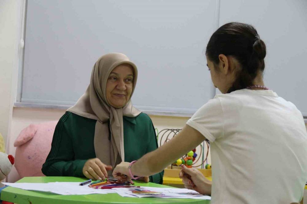 Gözyaşlarınızı tutamayacaksınız... Koruyucu aile düşünmeden cevap verdi! Çocuğun ‘özel’ olduğu anlaşılınca...