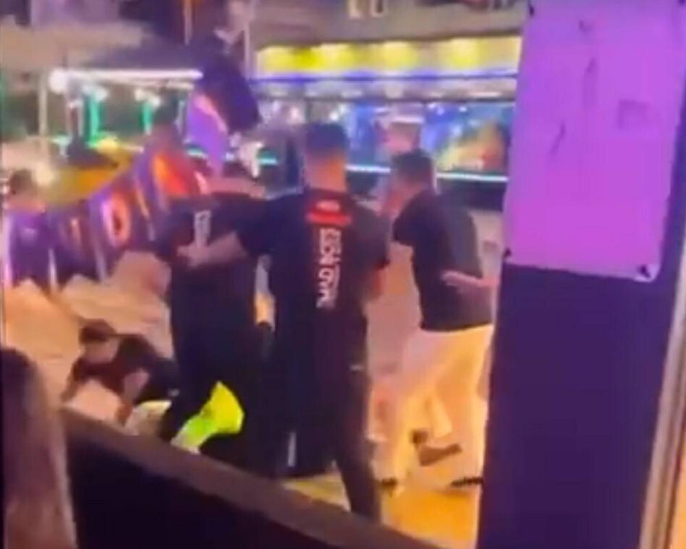 Hesaplar yumruklarla ödendi! Turistlere şok oldu