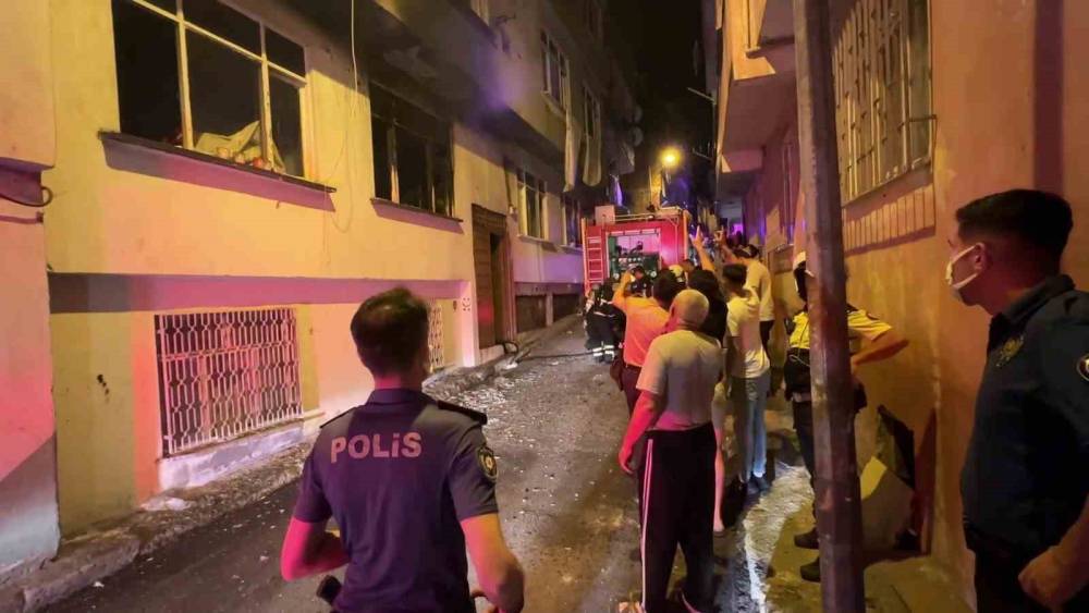 3 katlı binada korkutan yangın