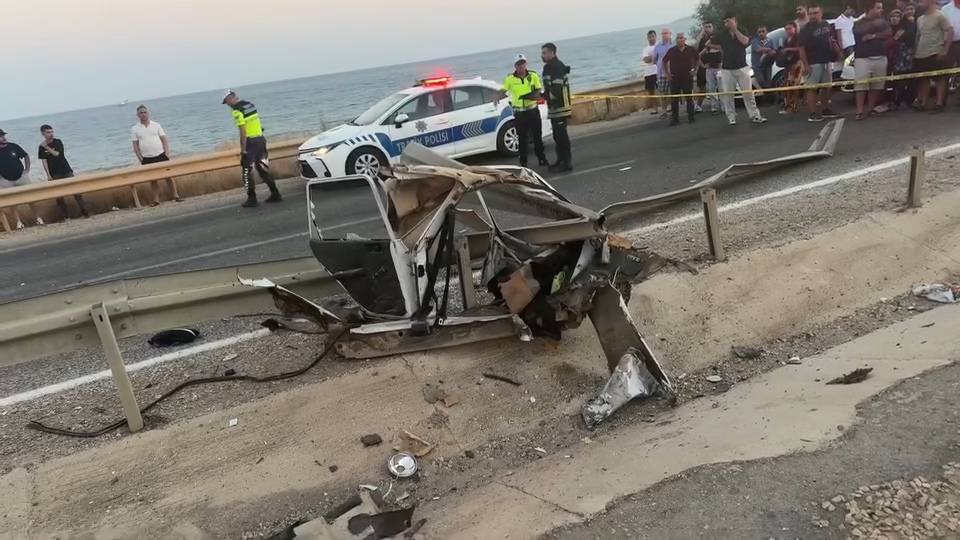 Feci kazada araç ikiye bölündü: 1 ölü, 1 yaralı