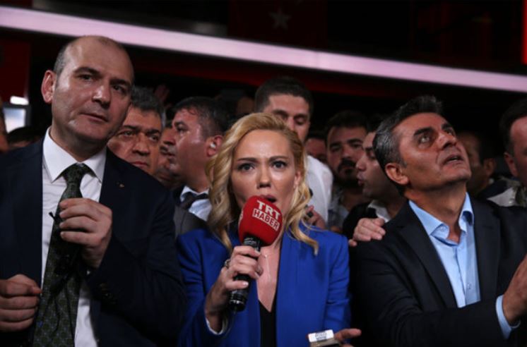 15-temmuz-darbe-gecesinde-silah-zoruyla-bildiri-okuyan-tijen-karasin-yeni-meslegi-sasirtti-yenicag-9.jpg