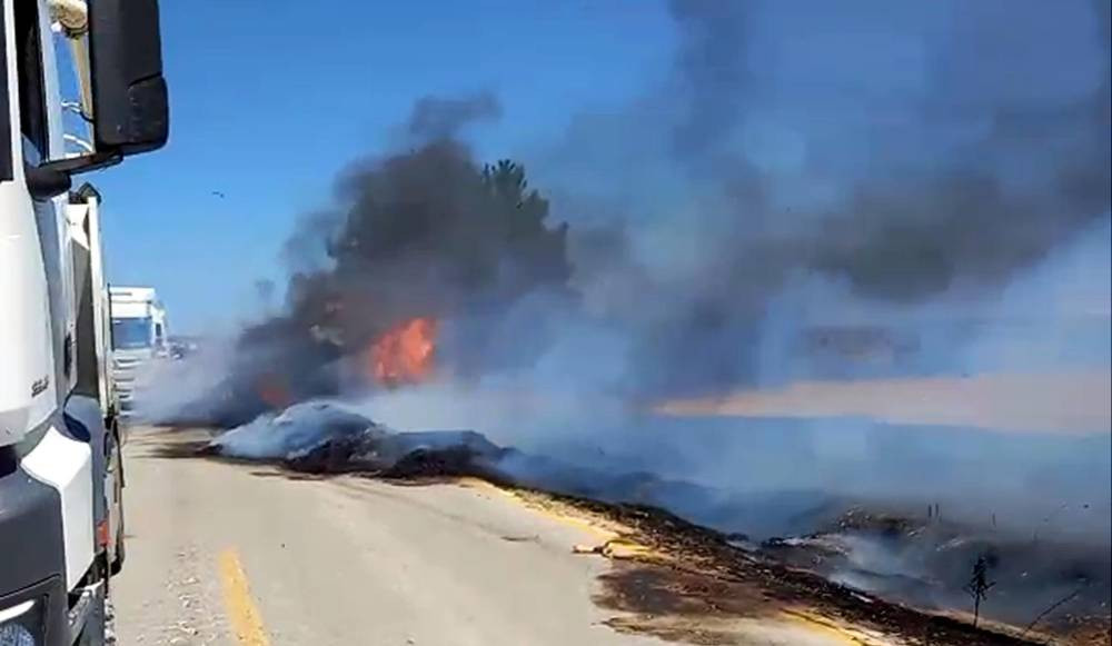Römork yangını buğday tarlasına sıçradı