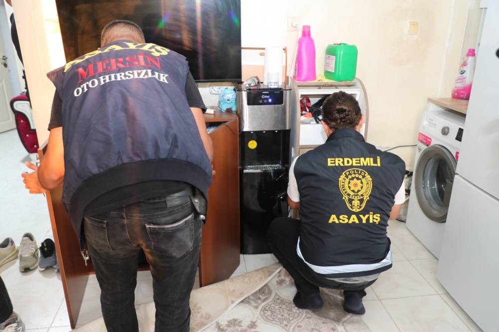Mersin’de fuhuş operasyonu: 22 gözaltı