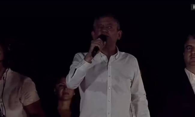 ozgurozelekle.jpg