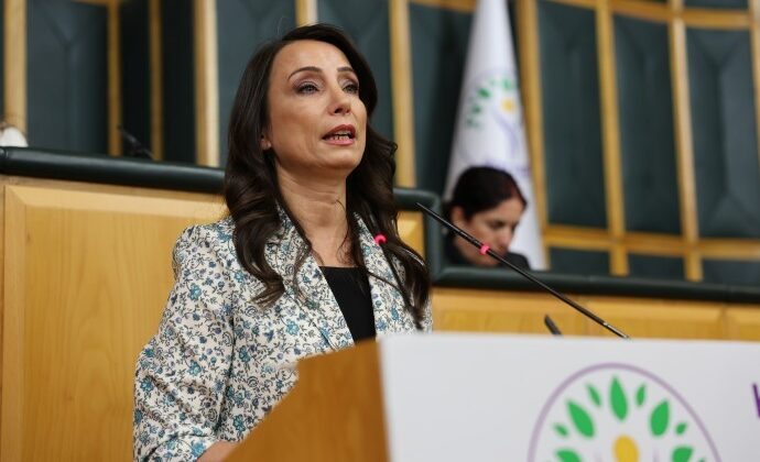 690x450nc-ank-08-07-2025-tulay-hatimogullari-meclis-parti-toplanti2-690x420.jpg