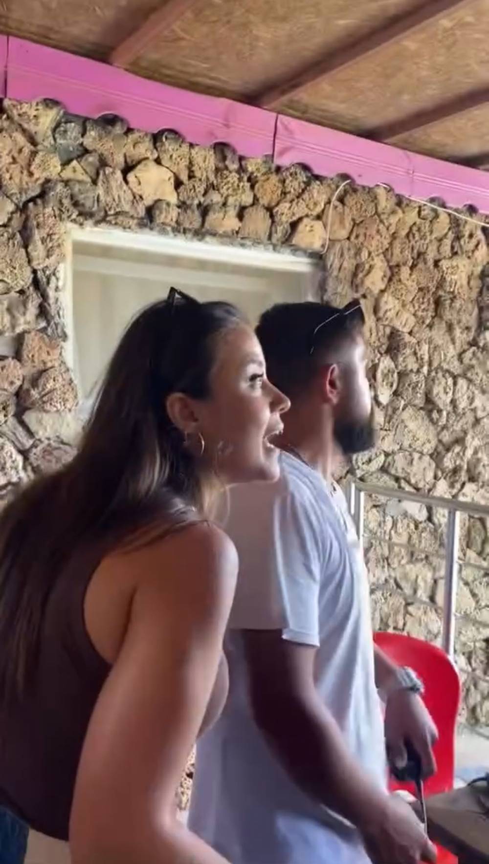 Doktor, 3 çocuğunun önünde darp edildi: Yaka paça dışarı atıldılar