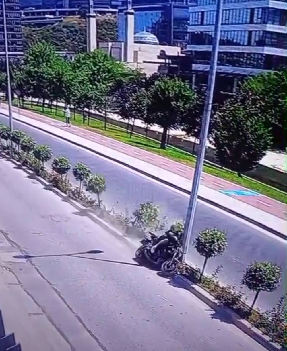 İstanbul'da gençlerin kahreden kazası: Tek teker gösterisi facia ile bitti!