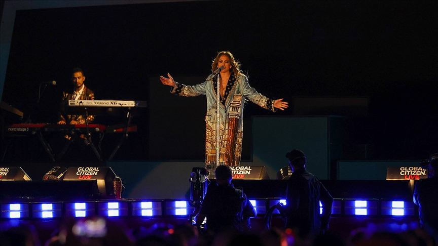 jennifer-lopez-turkiyeyi-sallayacak-sahne-sovlari-nefes-kesecek-yenicag-4.jpg