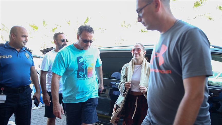 jennifer-lopez-turkiyeyi-sallayacak-sahne-sovlari-nefes-kesecek-yenicag-9.jpg